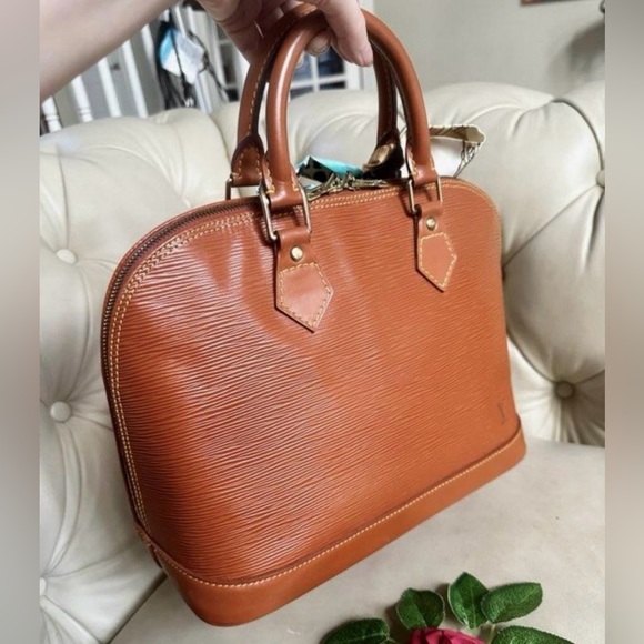 Louis Vuitton EUC Epi Alma PM - Picture 9 of 17